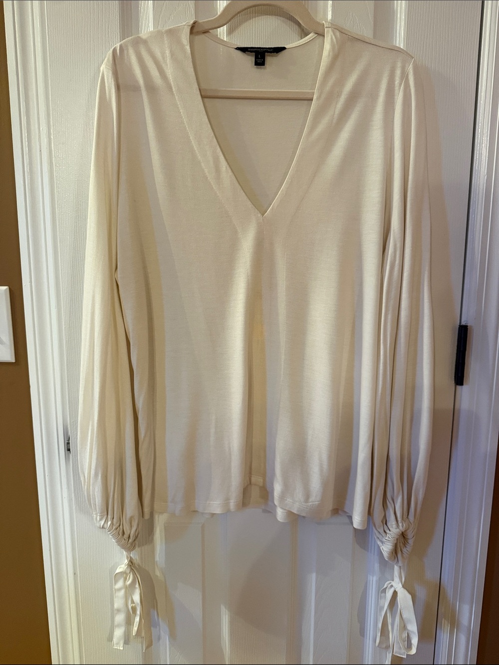 Banana Republic Women's Cream V-Neck Long Sleeve Top with Tie Cuffs